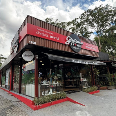 Giuliana Flores - Loja Washington Luís